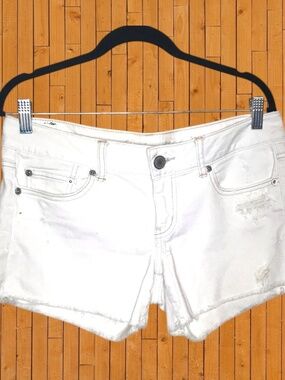 American Eagle White Denim Shorts Stretch Distressed Low Rise Women’s Size 8